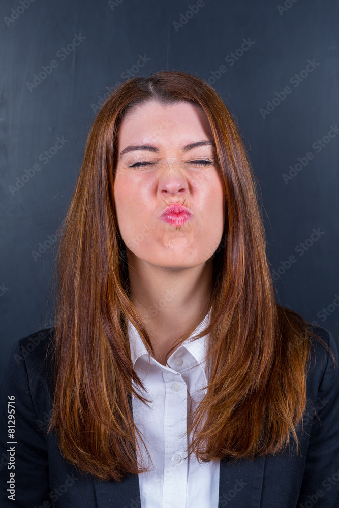 Junge Businessfrau humorvoll Junge Businessfrau humorvoll