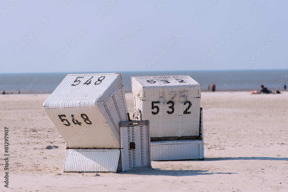 Strandkorb am Strand von Sankt PeterOrding StockFoto Adobe Stock