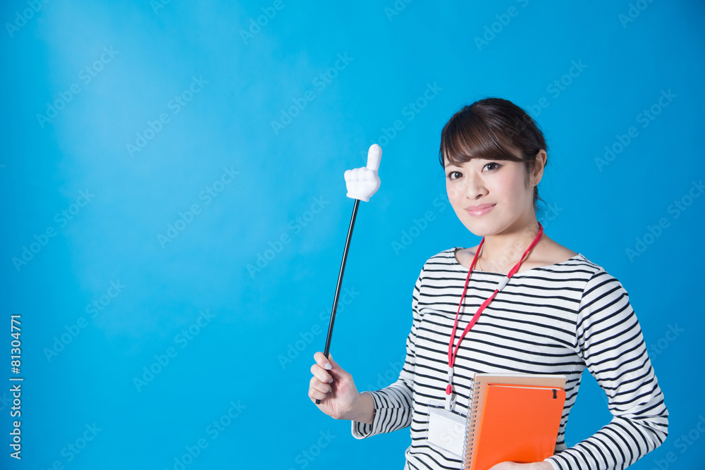 オフィスカジュアルポートレート(ブルーバック)