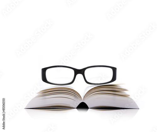Buch und Brille