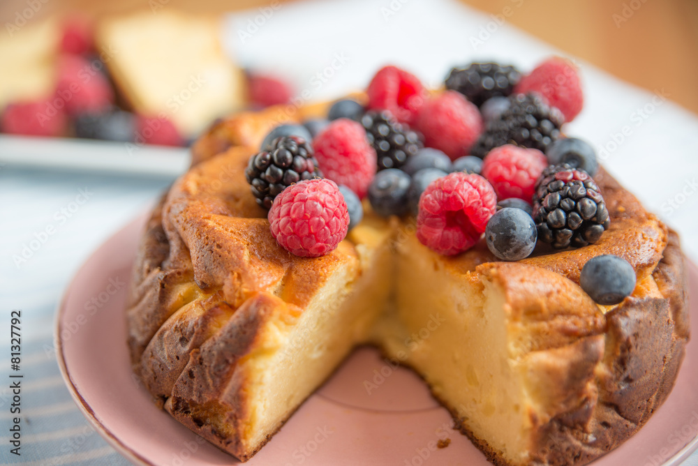 Käsekuchen mit Beeren Käsekuchen mit Beeren