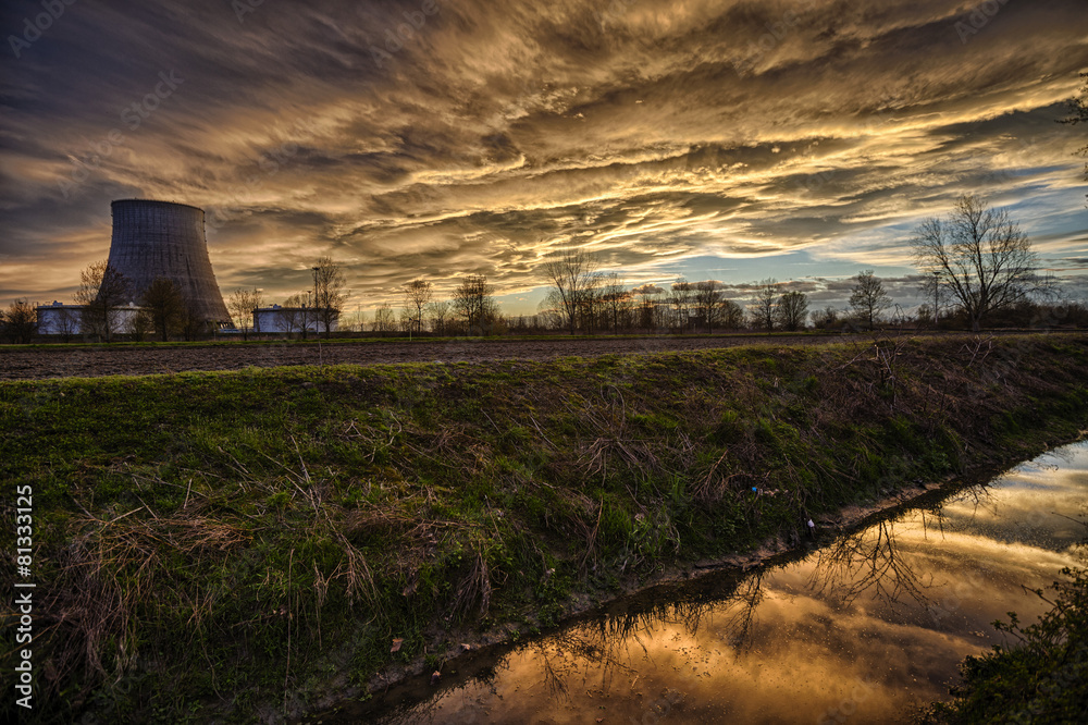 Fototapeta premium Centrale nucleare - centrale biomassa