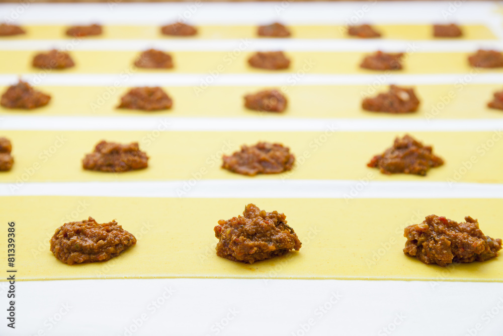 Obraz premium Making tasty italian Ravioli grandi, step by step proces