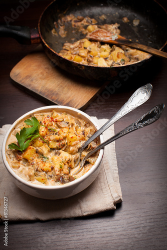 Potatoes with mushrooms