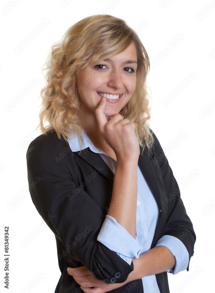 Fröhliche Frau mit blonden Locken und Blazer Fröhliche Frau mit blonden Locken und Blazer
