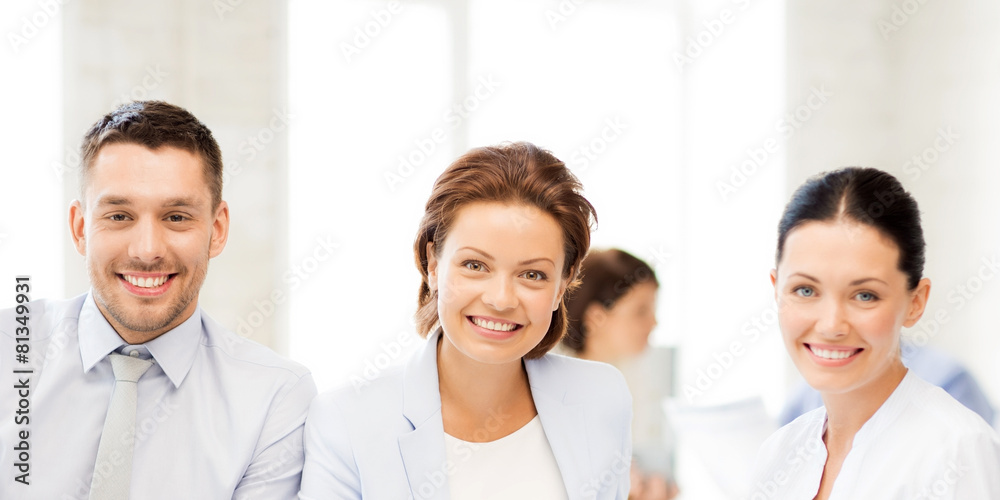 Fototapeta premium business team discussing something in office