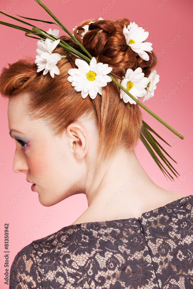 Naklejka premium Four seasons summer makeup and hairstyle over pink background