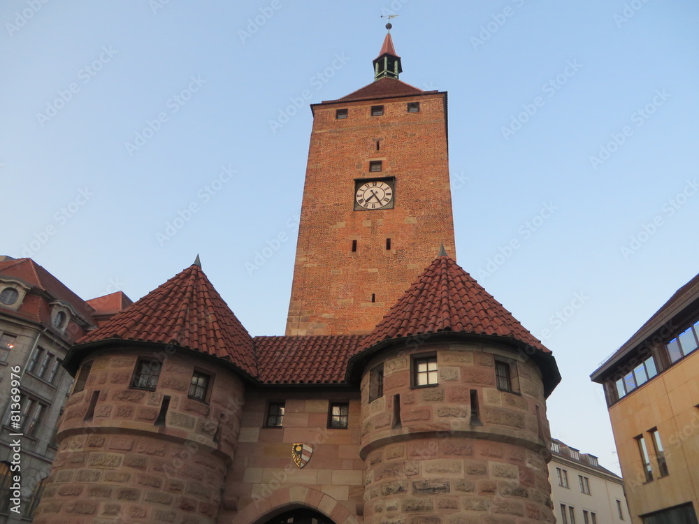 Weißer Turm mit Barbakane Nürnberg