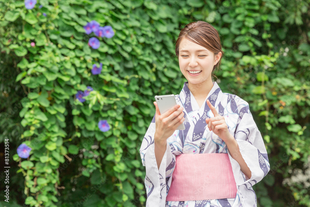 浴衣を着た女性