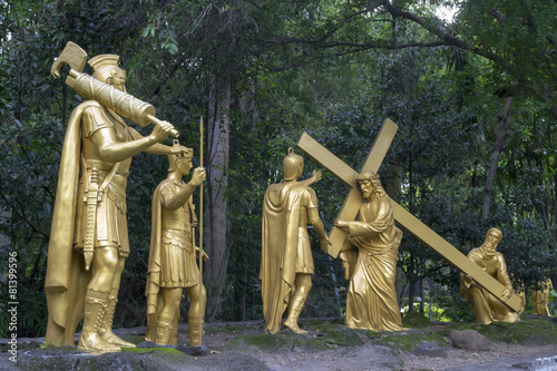 Quadro su tela 5th Station: Simon of Cyrene helps Jesus to carry his cross #1