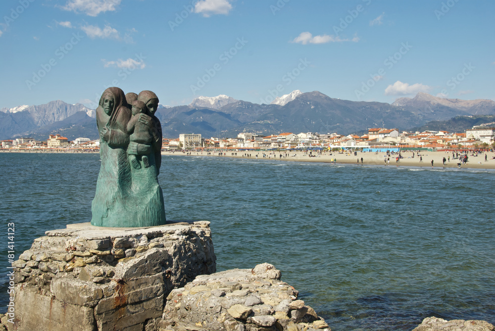 Ταπετσαρία The beach of Viareggio