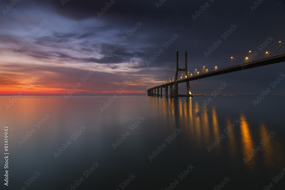 Imagem da Ponte Vasco da Gama ao Amanhecer Imagem da Ponte Vasco da Gama ao Amanhecer