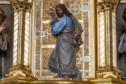 Jesus standing at the door and knocking