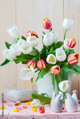 Fototapeta Naklejka Na Ścianę i Meble -  Easter still life bouquet spring tulips