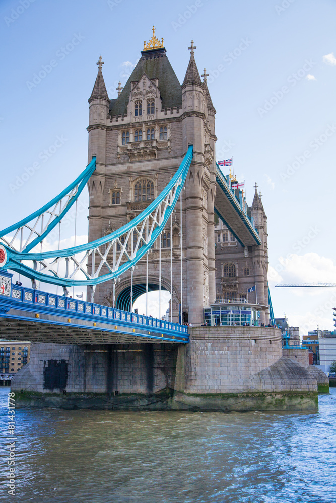 Obraz premium LONDON, UK - AUGUST 16, 2014: Tower bridge 