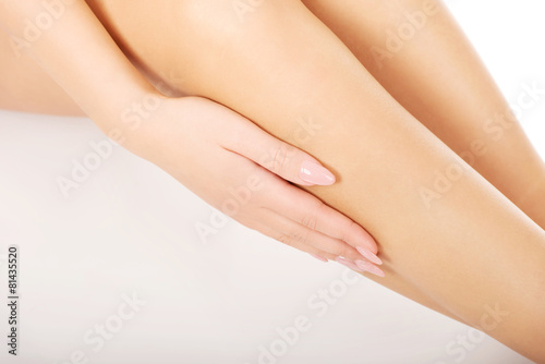 Fototapeta Naklejka Na Ścianę i Meble -  Woman cares about her leg.
