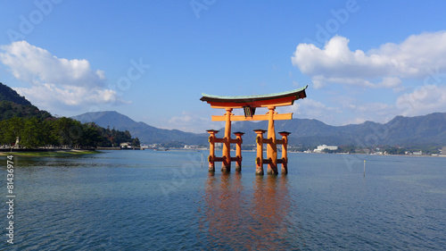 厳島神社の鳥居 © icoinincs