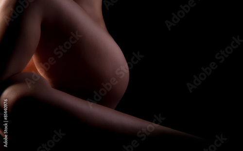 Beine einer nackten Frau photo