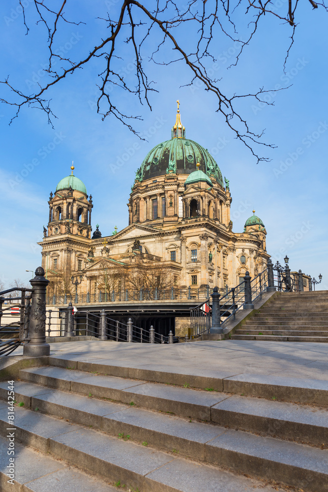 Fototapeta premium Berliner Dom in der Morgensonne