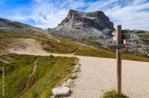 Fototapeta Naklejka Na Ścianę i Meble -  Trail sign on path to Cinque Torri in Dolomites Mountains, Italy