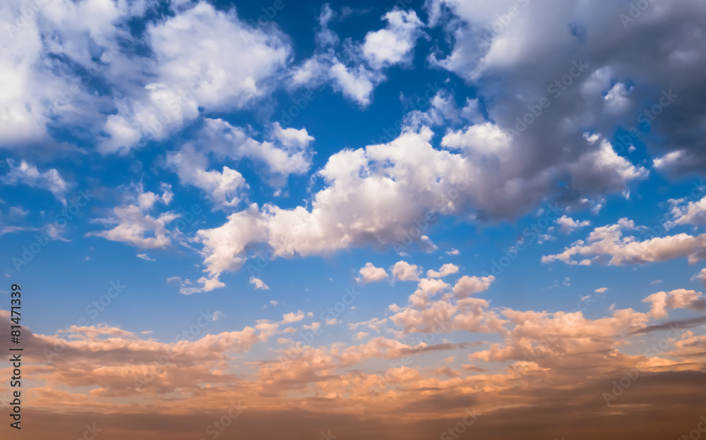 Obraz premium The sunset red clouds