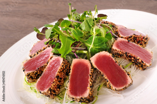 Seared tuna salad