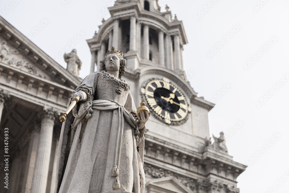 Queen Anne at west of St Paul's cathedral