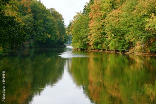 Fototapeta Naklejka Na Ścianę i Meble -  Autumn on the lake