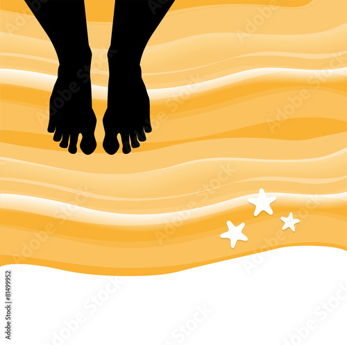 piedi nudi sulla spiaggia con stelle marine