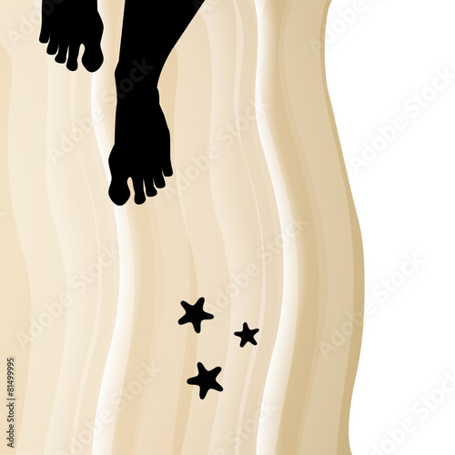 piedi nudi sulla spiaggia con stelle marine