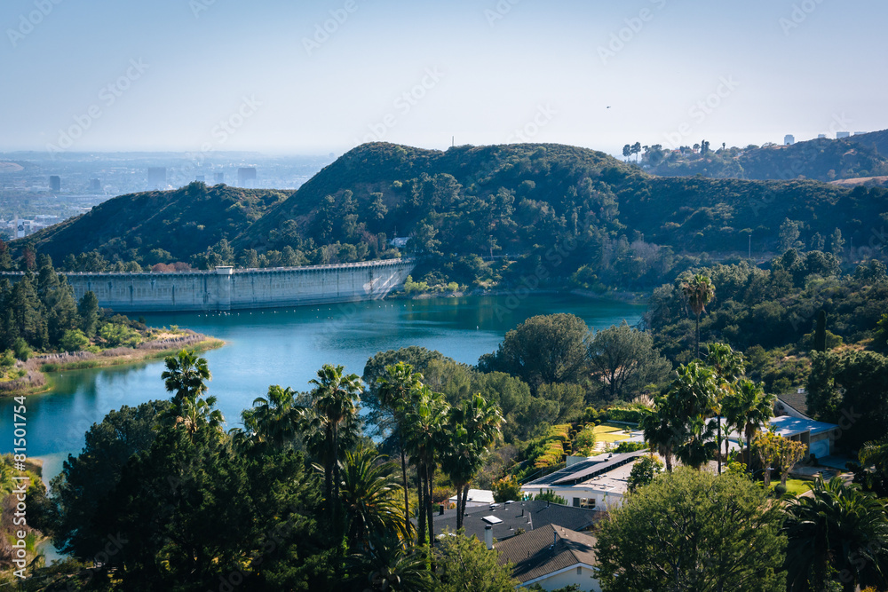 Fototapeta premium View of Hollywood Reservoir, in Los Angeles, California.