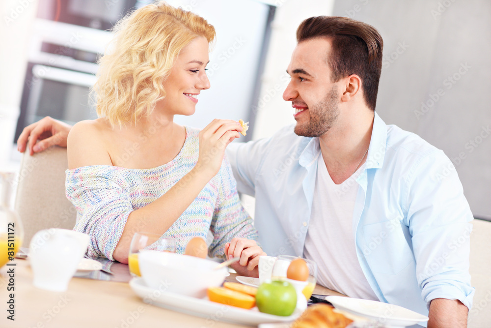 Young couple eating breakfast