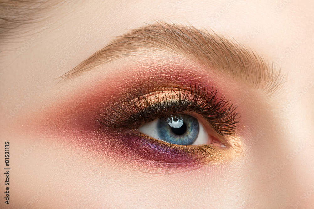 Obraz premium Female eye with beautiful make-up