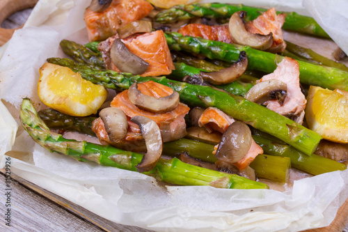 Wild Salmon, Asparagus, and Mushrooms in Parchment