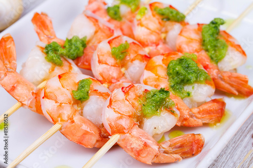 Shrimps with green butter sause
