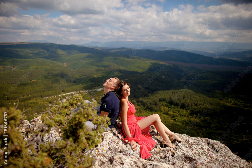 couple in love on the edge of the mountain