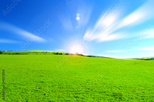 Collina con prato verde e cielo azzurro - Terra - Pianeta verde photo