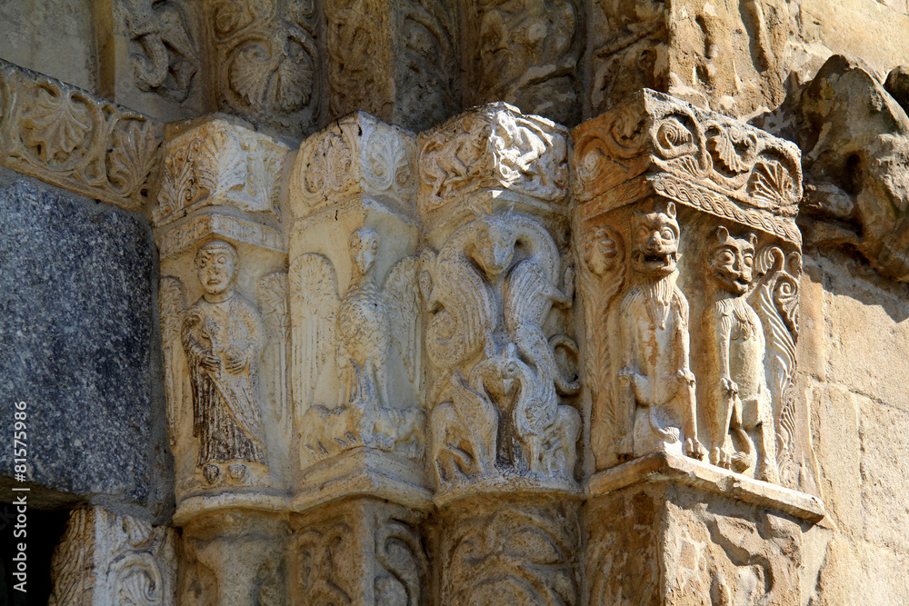 Pavia; San Michele: capitello del portale centrale