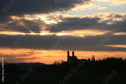 Sonnenuntergang mit Kirche Schönenberg