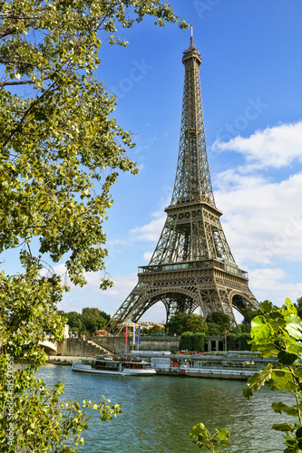 The Eiffel tower from the river Seine in Paris, France © Vladimir Sazonov