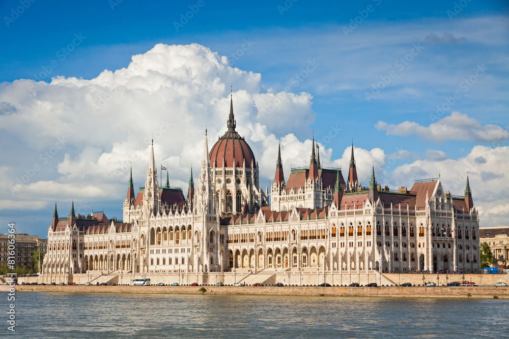 Obraz premium Building of the Hungarian National Parliament in Budapest