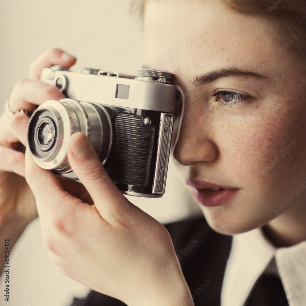 Fototapeta premium wonderful girl with freckles and vintage camera