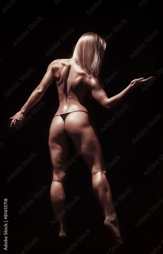 Obraz premium Athletic young woman on a isolated black background