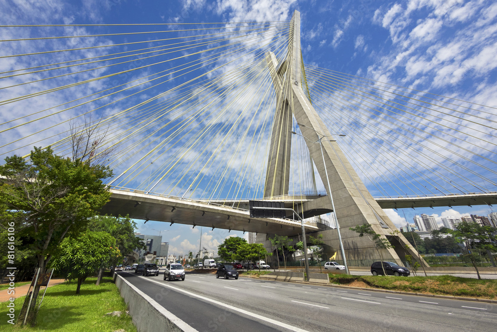 Φωτογραφία The Octavio Frias de Oliveira Bridge in Sao Paulo, Brazil