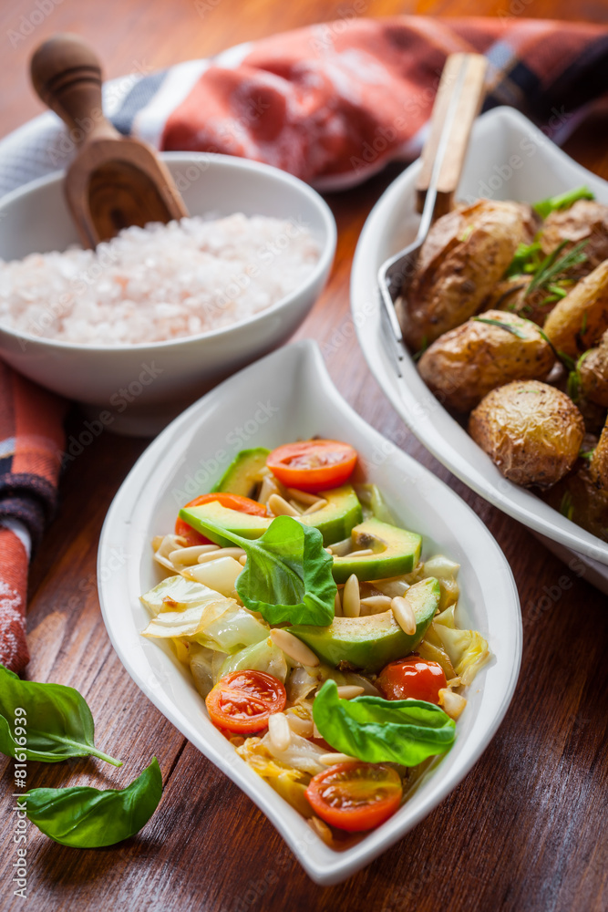 Cabbage salad with avocado and oven potatoes Cabbage salad with avocado and oven potatoes