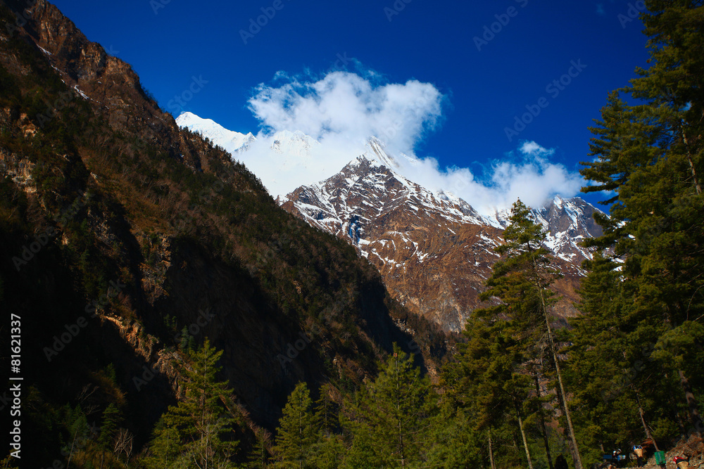 Obraz premium Snow capped mountains.