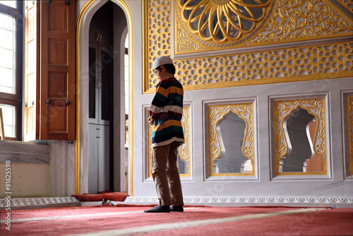 children praying in the mosque photo