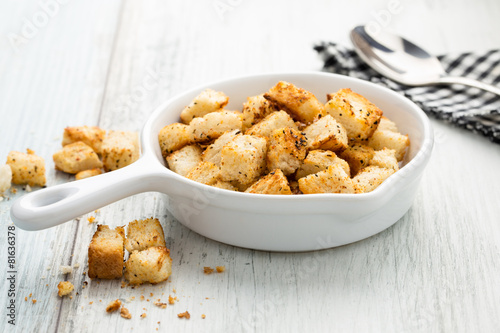 Croûtons mit Kräuter - croutons with herbs