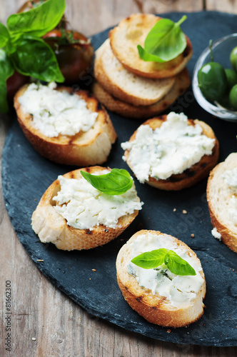 Фотография Italian crostini with gorgonzola