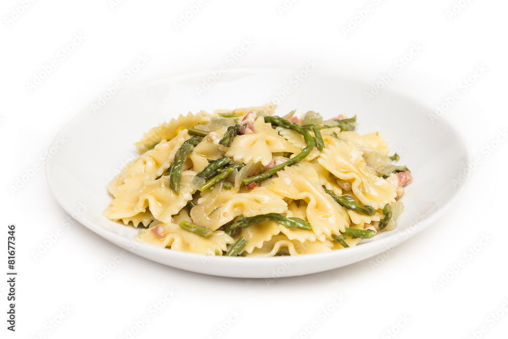 Farfalle con asparagi e bacon, pasta italiana Farfalle con asparagi e bacon, pasta italiana